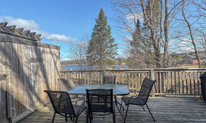 Magnetawan Cottage | Ahmic Lake Resort's 3-Bedroom Cottage Squirrel
