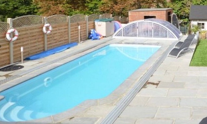 Ewell House | Air-con 6 bed house with pool+cinema+games room