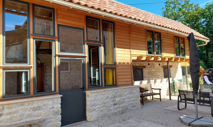 Montcuq House | Air-conditioned vacation home in the countryside with shared pool - 3 stars