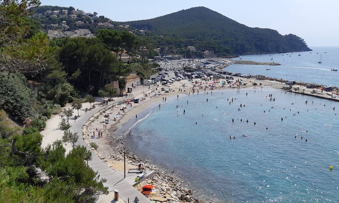 La Madrague Apartment | Air-conditioned studio 2 steps from the beach. Ideal for sea lovers.