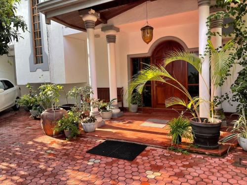 Maharagama Apartment | Air conditioned 3 bed home!