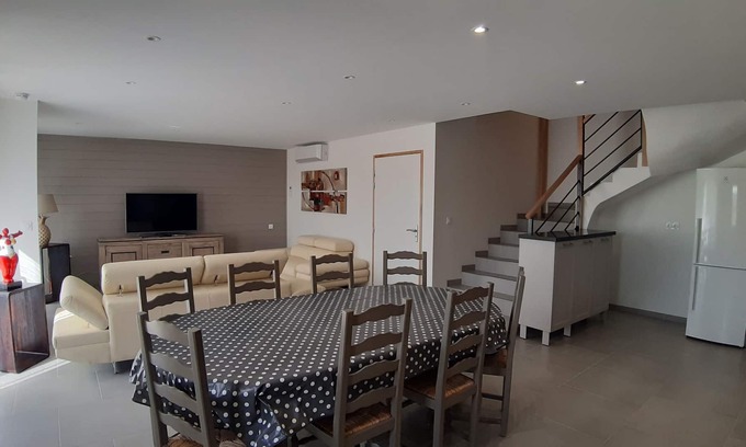Othis House | Air-conditioned cottage 6 people / 3 bedrooms 3 bathrooms Paris / CDG / Parc des Expos / Senlis NEW