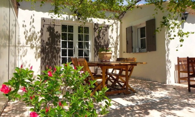 Boulbon House | Air-conditioned cottage at a farmer's farm producing fruit from olive trees
