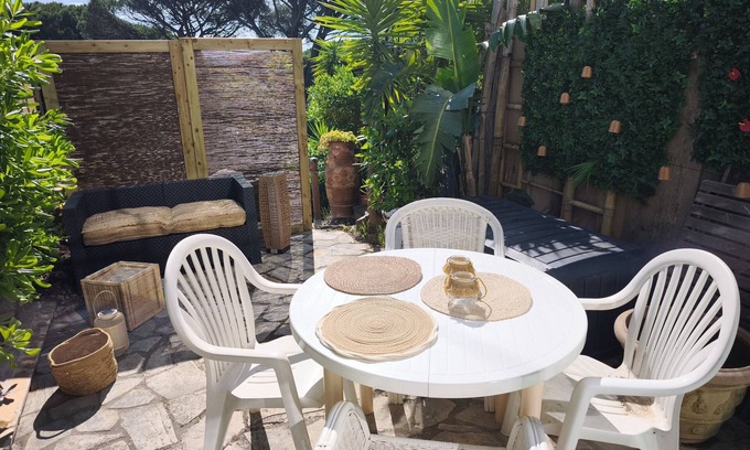 Gassin Apartment | air-conditioned enclosed private garden swimming pool parking wifi private estate near sea