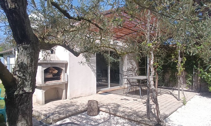Boulbon Cottage | Air-conditioned gîte in Provence near Avignon, Arles, Saint Rémy de Provence, Nîmes