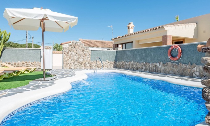 Zahora House | Air-Conditioned Home Close to the Beach with Pool, Terrace, Garden & Wi-Fi