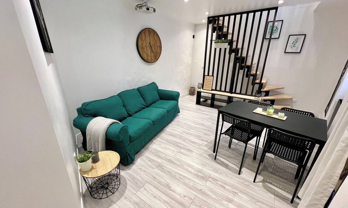 Seillans Apartment | Air-conditioned village house with video projector in the heart of Seillans