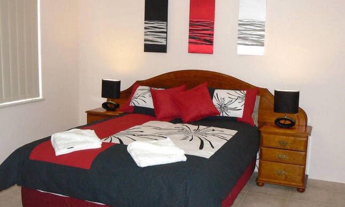 Wonthella House | Airconditioned Geraldton Luxury Retreat