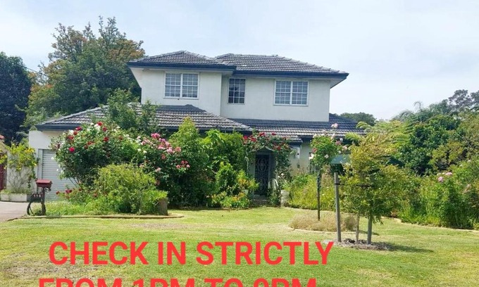 Cloverdale House | Airport HomeStay