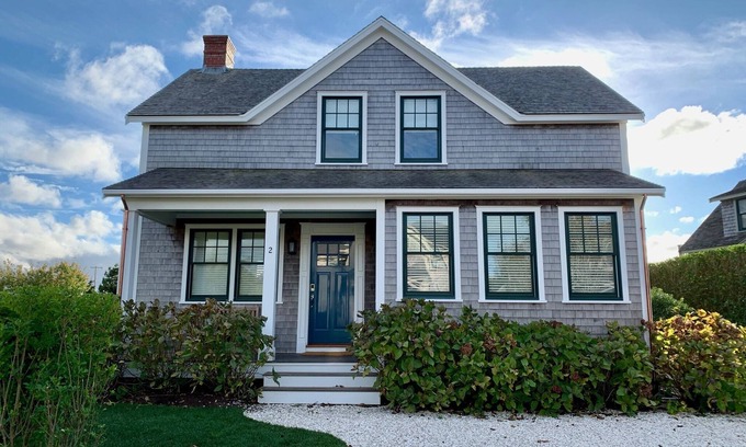 West of Town House | Airy and Spacious, near Beach, Golf and Bartlett's Farm with Community Pool