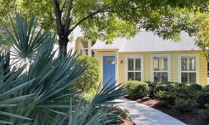 Fairhope Cottage | Airy & Artsy A Beautiful Stay