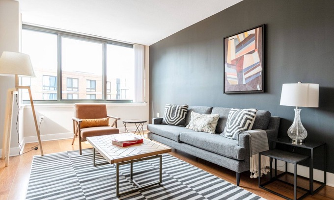 Mount Vernon Triangle Apartment | Airy Mount Vernon 1BR w/Gym, Pool, nr. NoMa & Metro, by Blueground