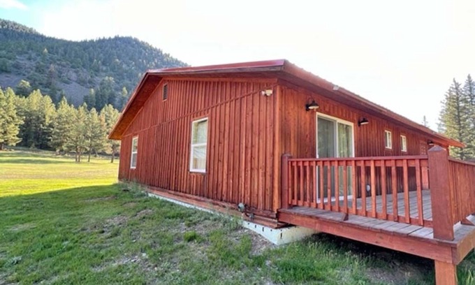 Alamosa House | AIYM Camp Riverfront Family Cabin-Alamosa Canyon, CO!