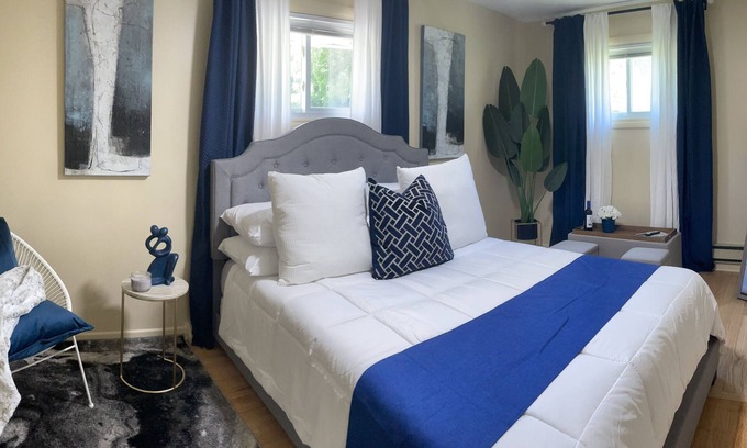 Eastside House | AJ's VILLA w/FREE PARKING