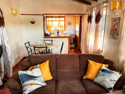 Potters Village House | AJs Cottage Escape