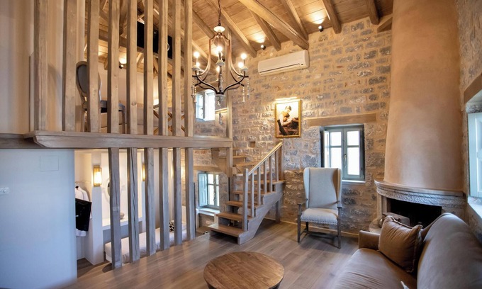 Karavostasi House | Akrolithi Guesthouse