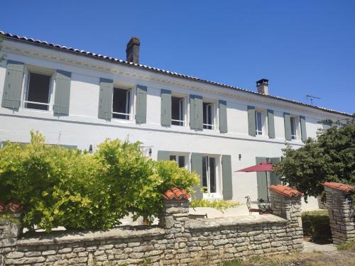 Asnieres-la-Giraud Bed & Breakfast | Akvarelo