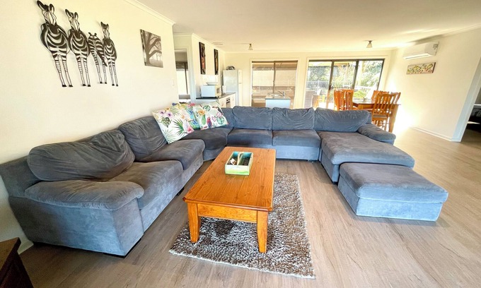 Kingscote House | Al-Pac-Em Inn - Farm Stay