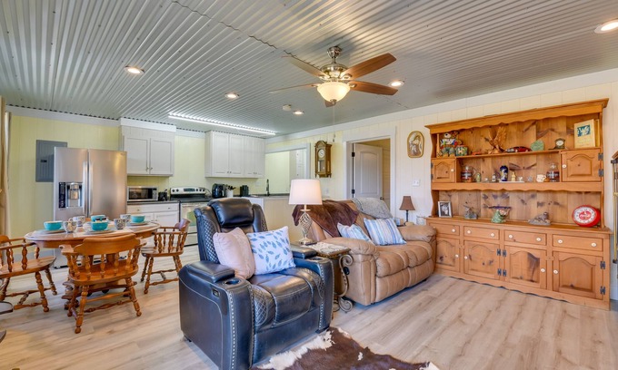 Andalusia Apartment | Alabama Lakefront Getaway w/Kayaks & Patio