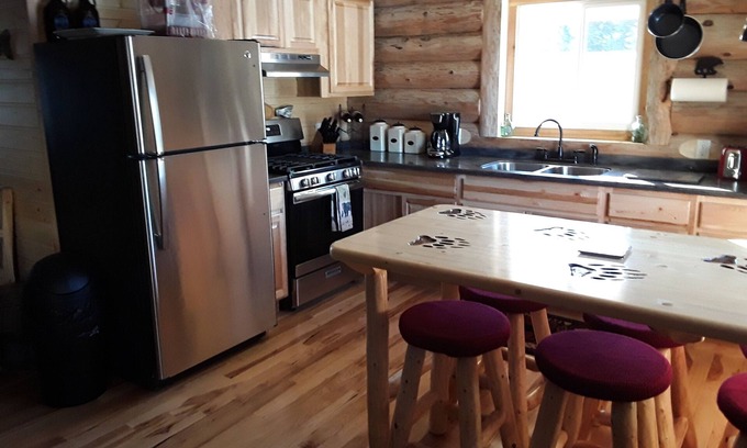 Sterling Cabin | Alaskan Wooden Bear Cabins - Denali Cabin