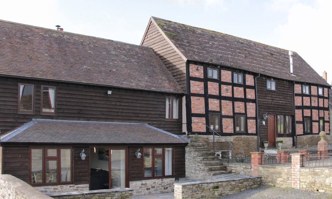 Acton Scott Cottage | ALDERS VIEW COACH HOUSE, romantic, with open fire in Craven Arms