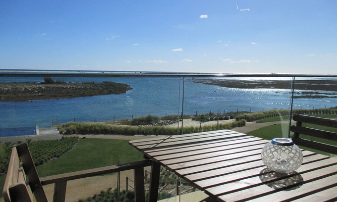 Fuseta Apartment | Algarve - Romantic and Exquisite 1 Bedroom Apartment by the sea, in a Natural Park