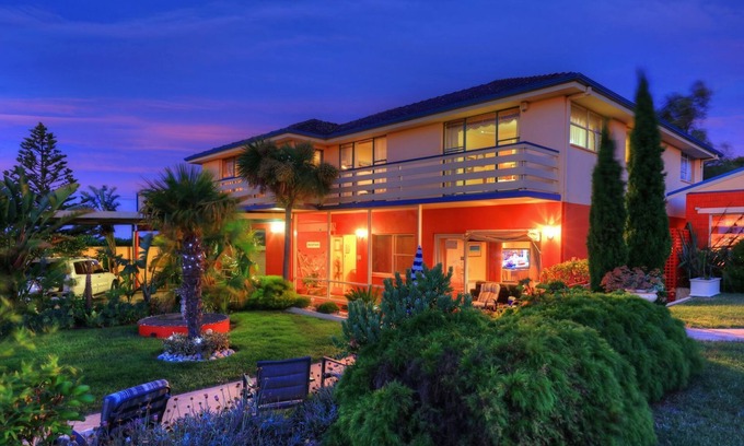 East Devonport Apartment | Alice Beside The Sea - 2 Bedroom Apartment