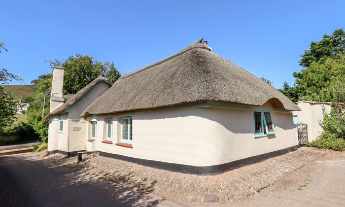 Minehead Cottage | ALICE COTTAGE, pet friendly, luxury holiday cottage in Minehead