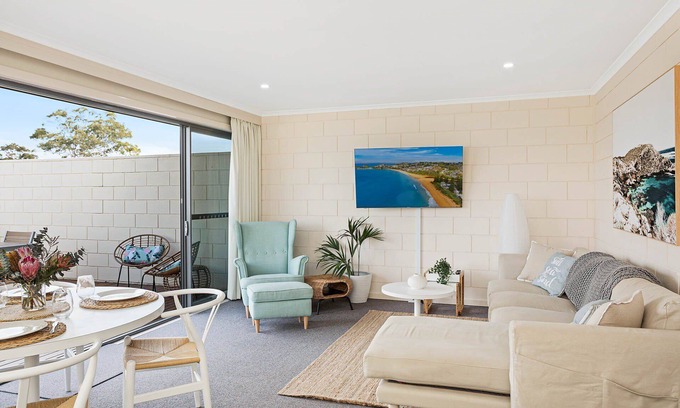 Merimbula Apartment | All Decked Out: 2 bedroom pet friendly apartment