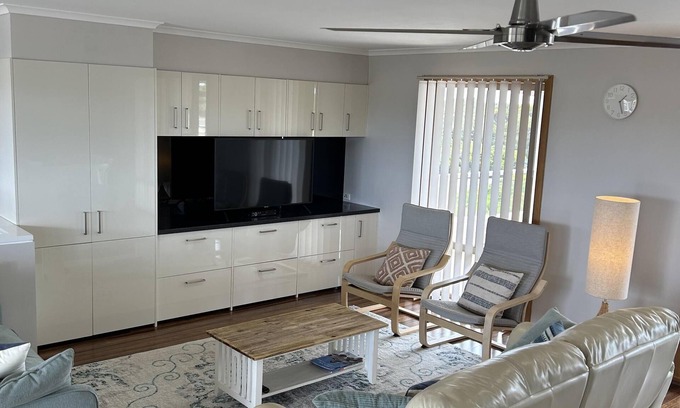 Warrenben House | All Decked out - Large wide decks and breathtaking views are what 'ALL DECKED OUT' is all about. Take in the National Park in one direction, the beautiful inland lakes on sunset to the rear and Kangaroo Island over the ocean in the distance.