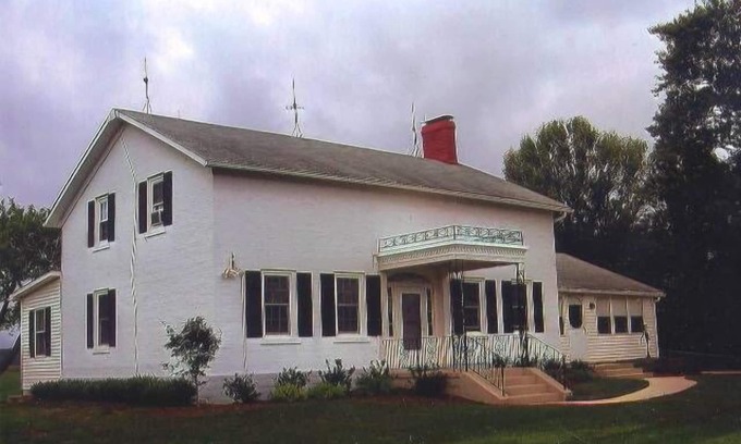 Milan House | All Seasons Country Home, Close to Lake Erie Activities