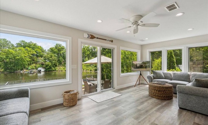 Lake Orion House | All Sports Lake Orion "Hidden Bay Lake Cottage"