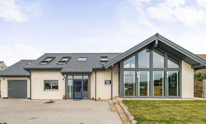 Bridport House | All Ways - sleeps 6 guests in 3 bedrooms
