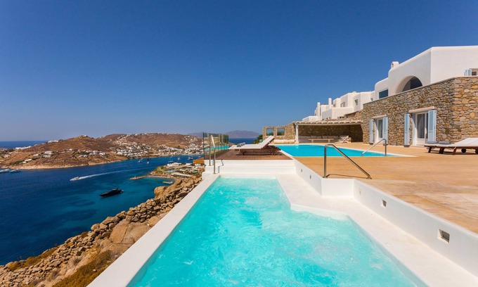 Paraga House | All White Washed LuxuryVilla,Perfect Location,Deluxe Extra Space,Impressive View