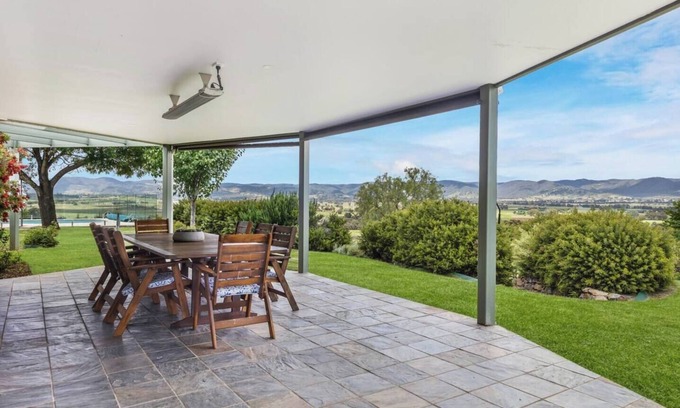 Mount Frome House | Allambie Poolside Elegance in Mudgee Countryside