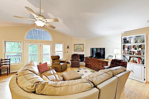 Black Mountain House | Allen Mountain Manor