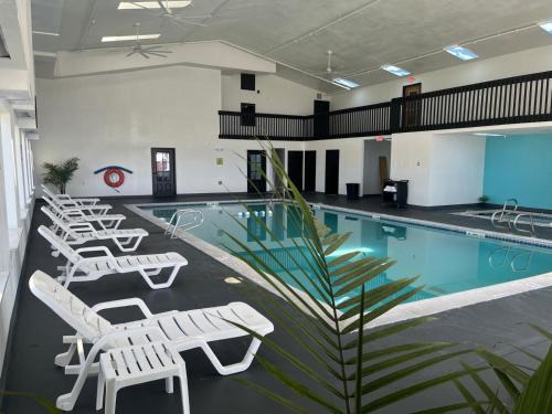 Alliance Hotel | Alliance Hotel & Suites, a Howard Johnson by Wyndham
