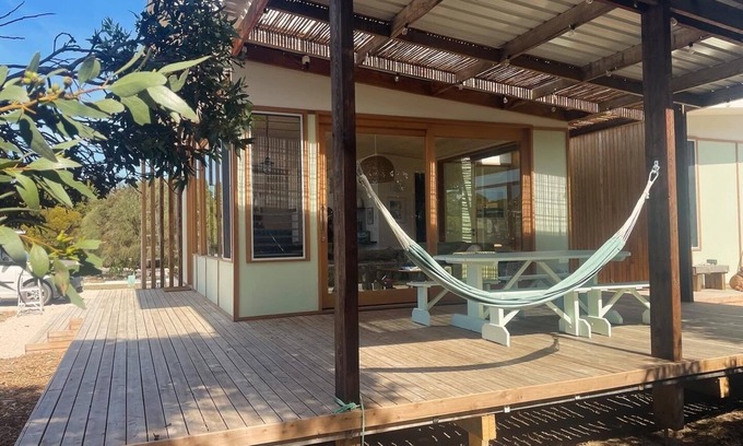 Warrenben House | Alloca Beach Shack - Contemporary take on a 1950's beach shack