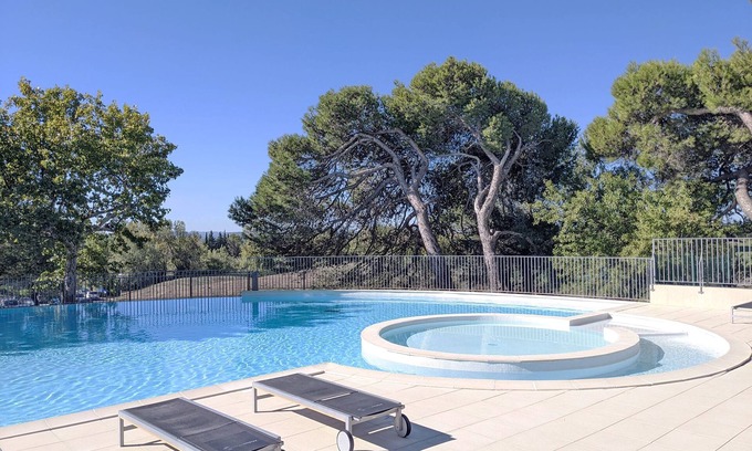 Saumane-de-Vaucluse Apartment | Allura Golf Appartement, au Coeur du Luberon, Belle Vue, Piscine