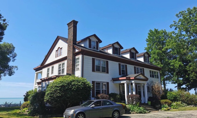 Port Stanley Villa | "Alma Villa - Historic Lakefront Mansion w/Hot Tub"
