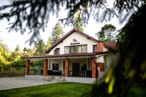 Avrig House | Almahaus