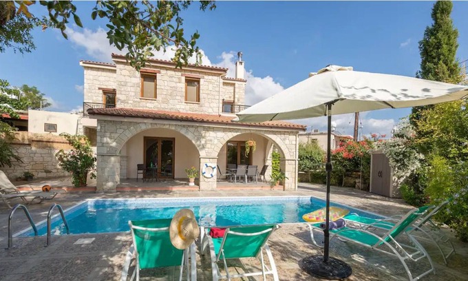 Simou Villa | Almond Grove Villa - Peaceful Retreat in Simou