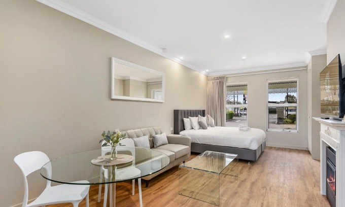 Naracoorte Apartment | Aloha Central Luxury Accommodation
