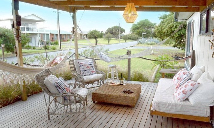 Silver Sands House | Aloha Silver Sands, sea and vines