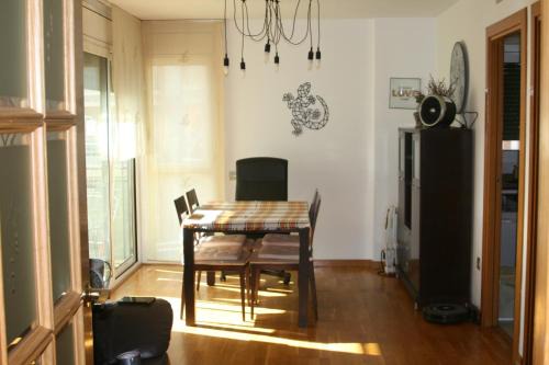 Terrassa Apartment | Alojamiento completo en Terrassa exterior luminoso y con Metro 50minutos a plaza Catalunya Barcelona