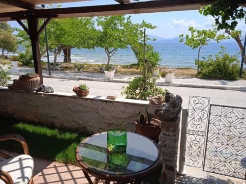 Nea Anchialos House | Alonaki Seafront Cottage