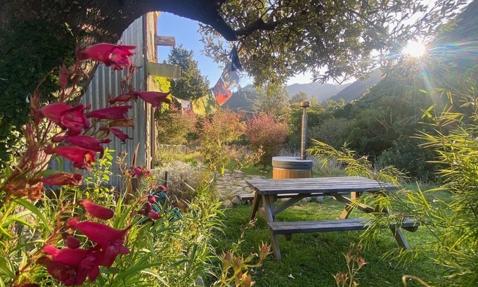 Kairuru Cabin | Alpacas Off Grid - Eco Cabin