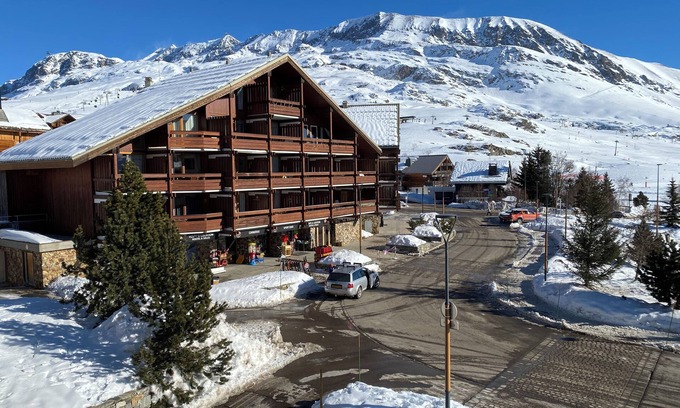Cognet Apartment | Alpe d'Huez 4-person apartment at the foot of the slopes, 150m from the ski lifts