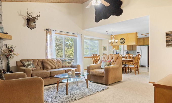 Lake Arrowhead House | Alpen Drive by AvantStay | Alpine Retreat w/Private Deck, Views, Outdoor Dining