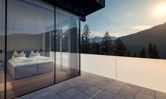 Bischofshofen Apartment | Alpen Penthouse with Whirlpool and Sauna